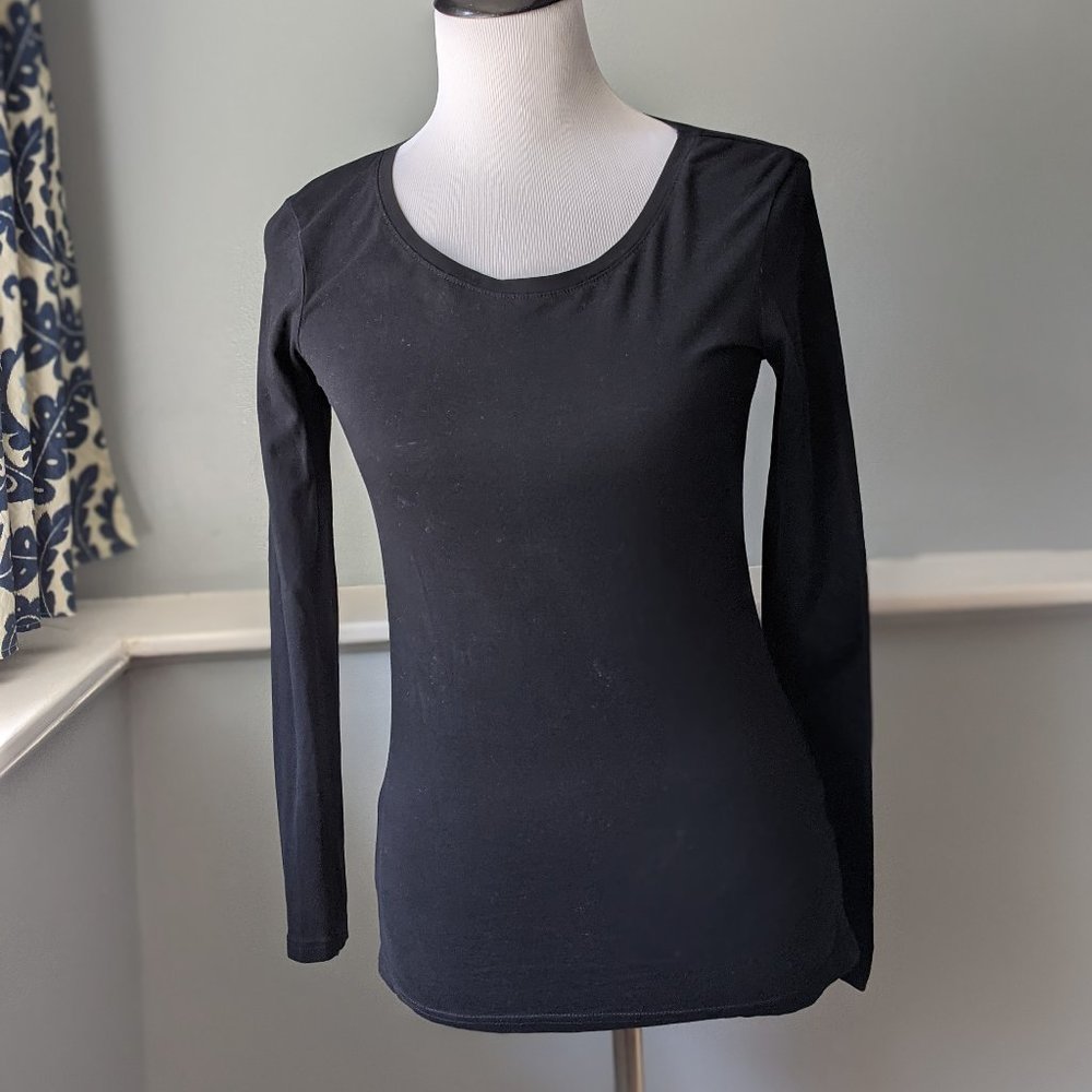 $5!!! Black Long Sleeved Stretch Knit Shirt